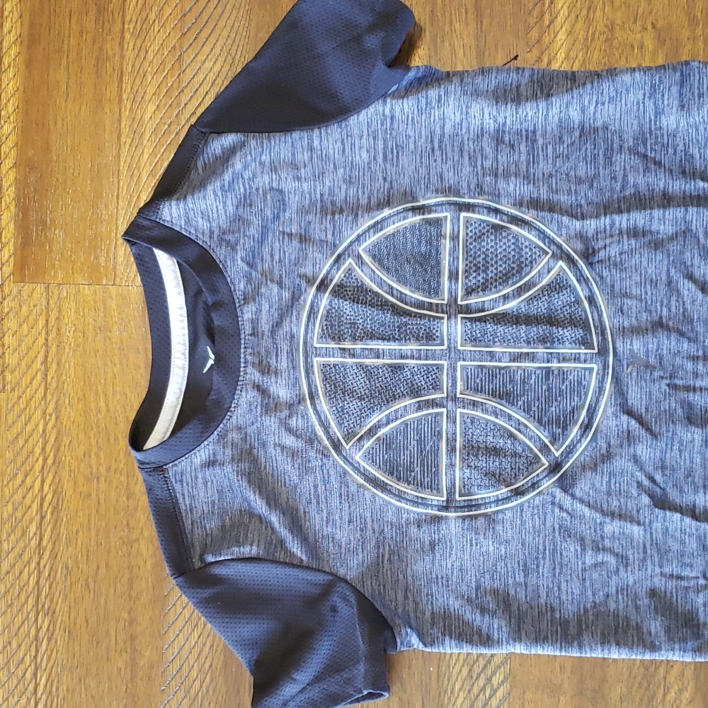 Kids size 6-7 old navy shirt